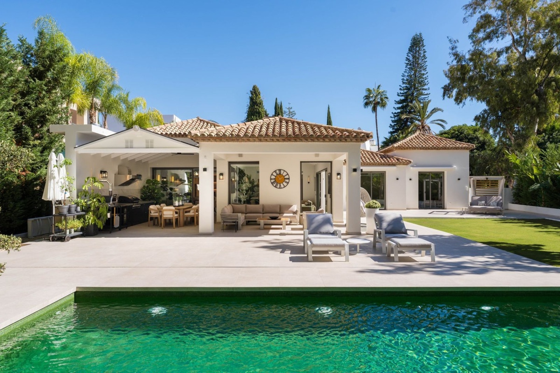 Resale - Villa - Marbella - Nueva Andalucía