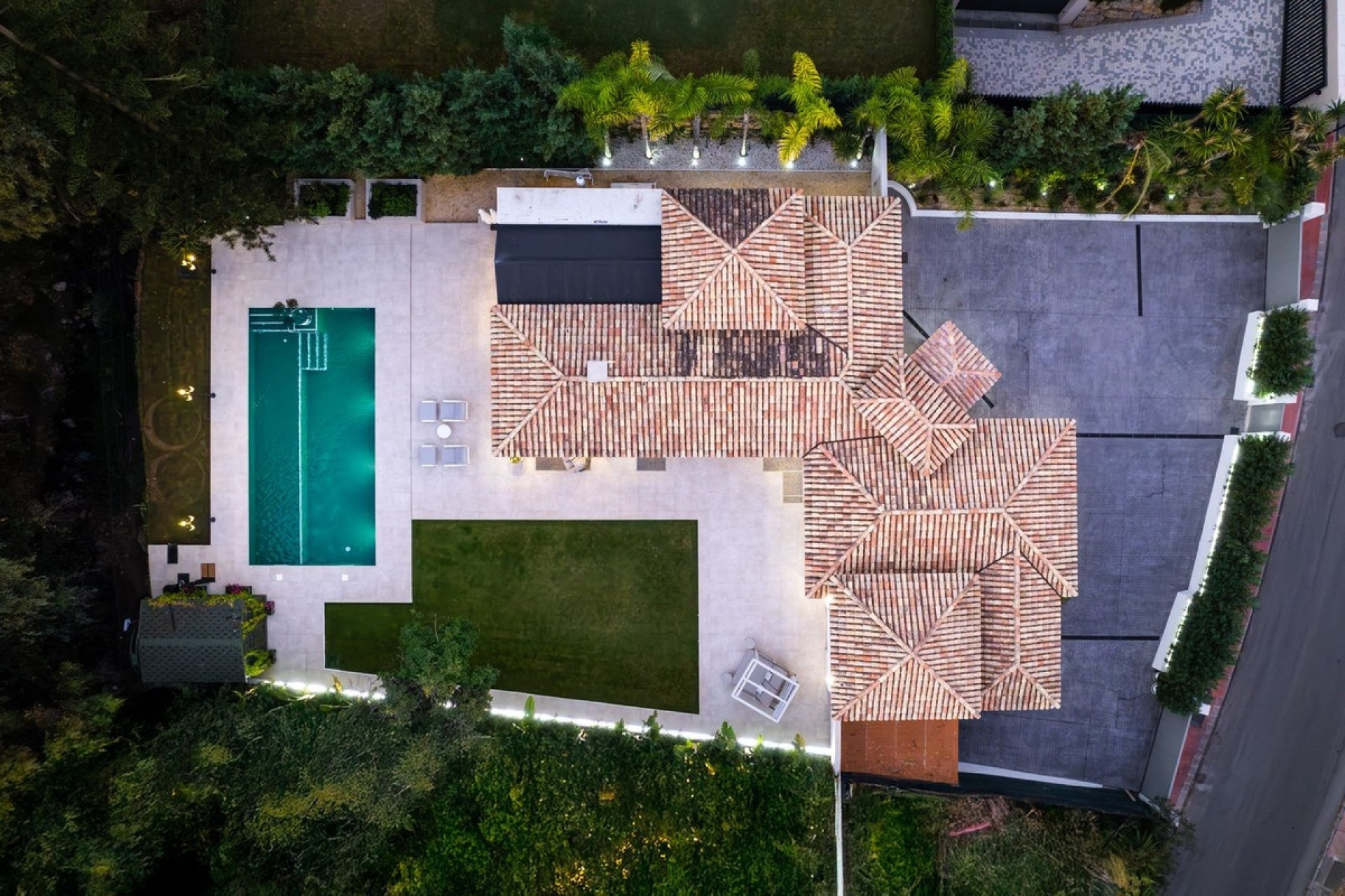 Resale - Villa - Marbella - Nueva Andalucía