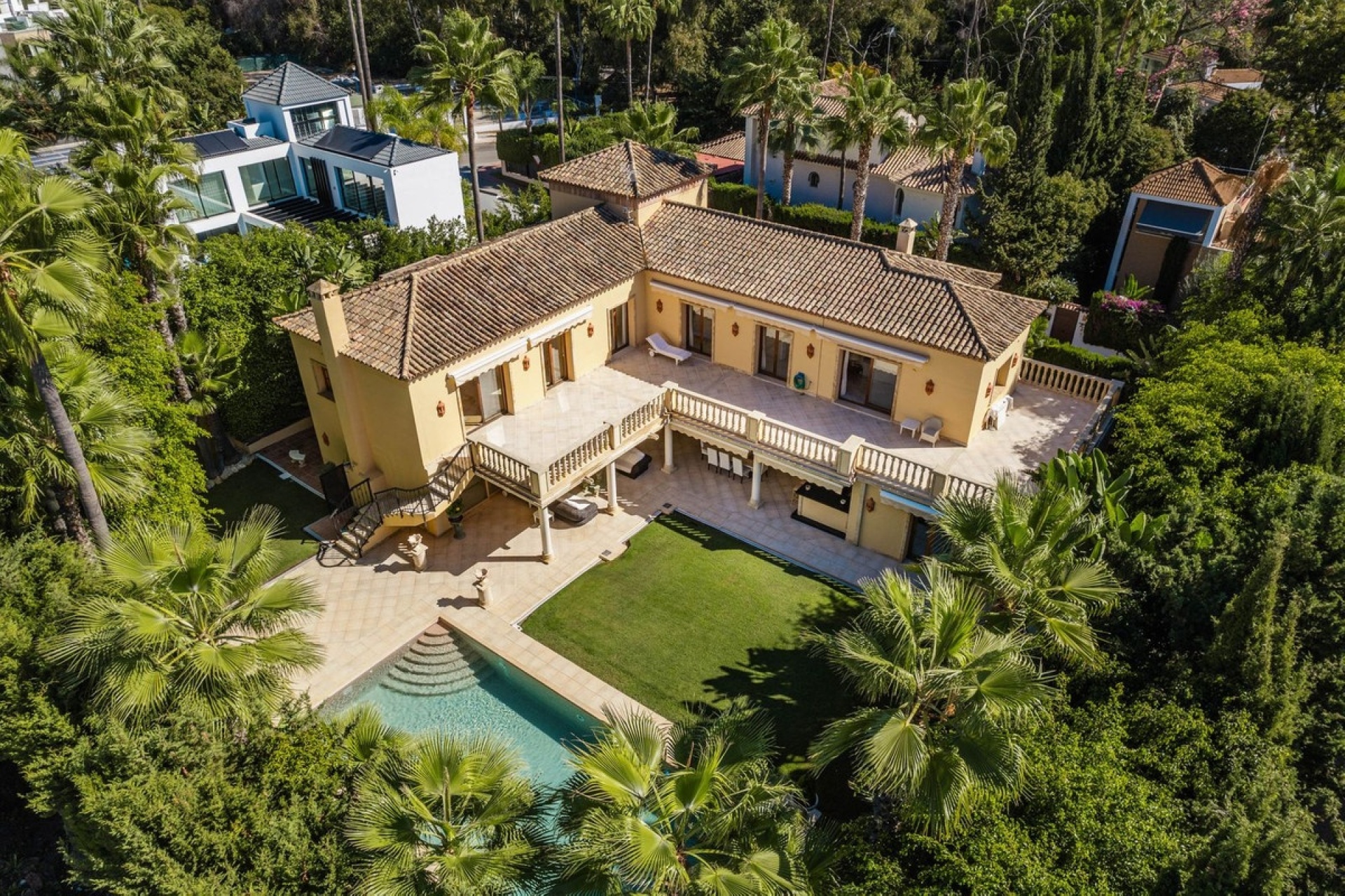 Resale - Villa - Marbella - Nueva Andalucía