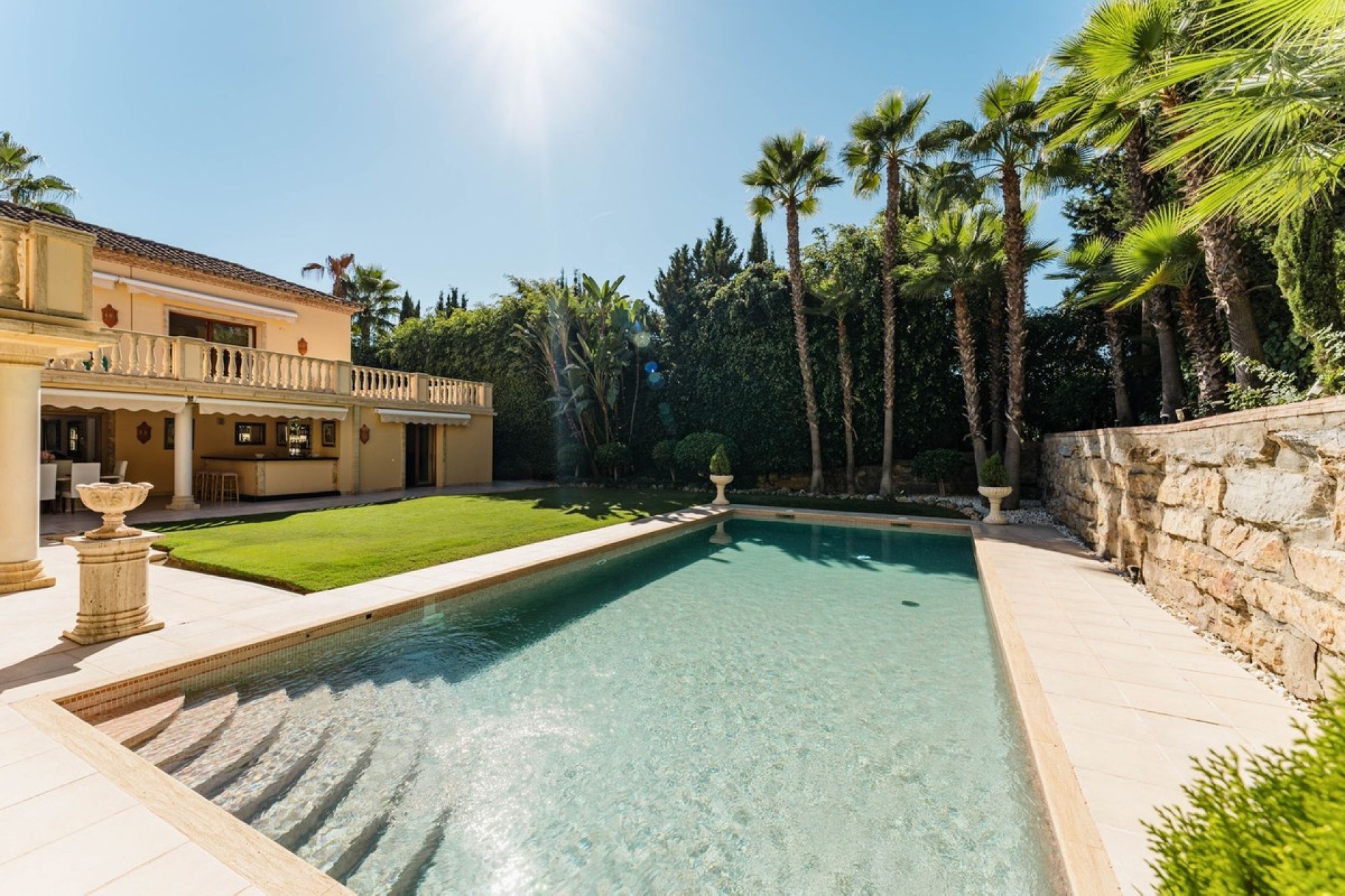 Resale - Villa - Marbella - Nueva Andalucía