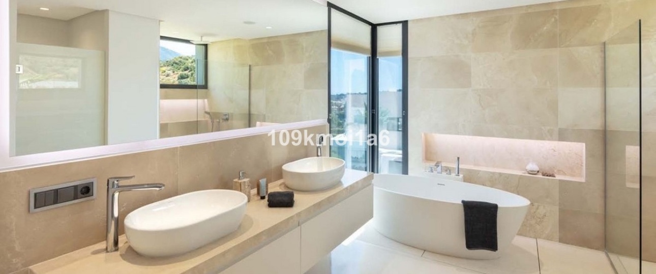 Resale - Villa - Marbella - Nueva Andalucía