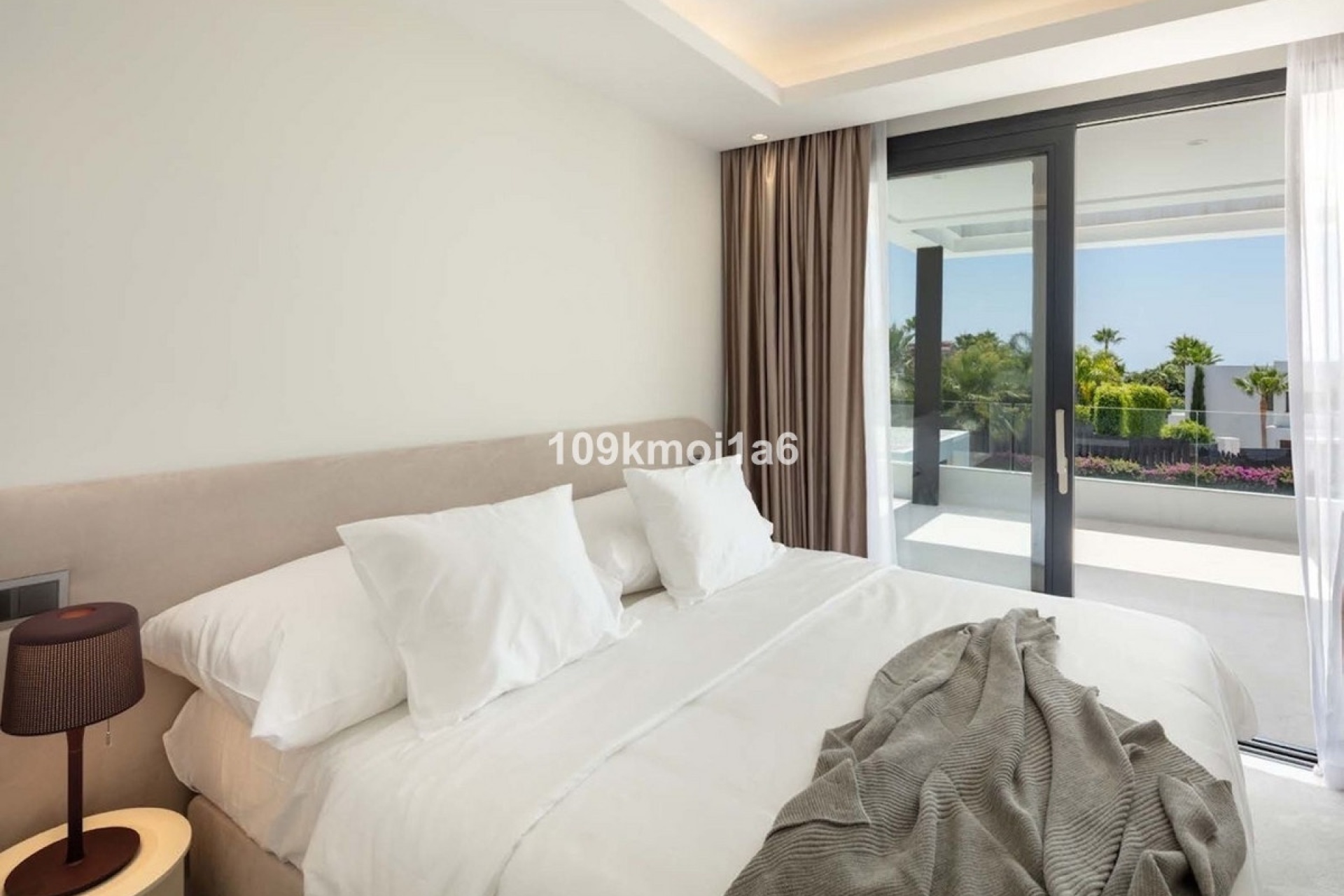 Resale - Villa - Marbella - Nueva Andalucía