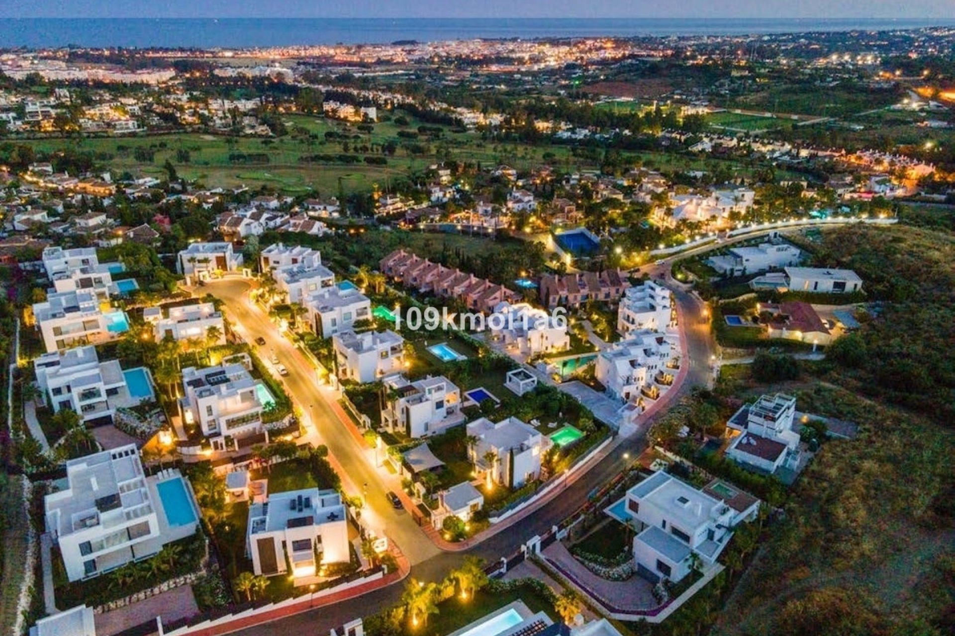 Resale - Villa - Marbella - Nueva Andalucía