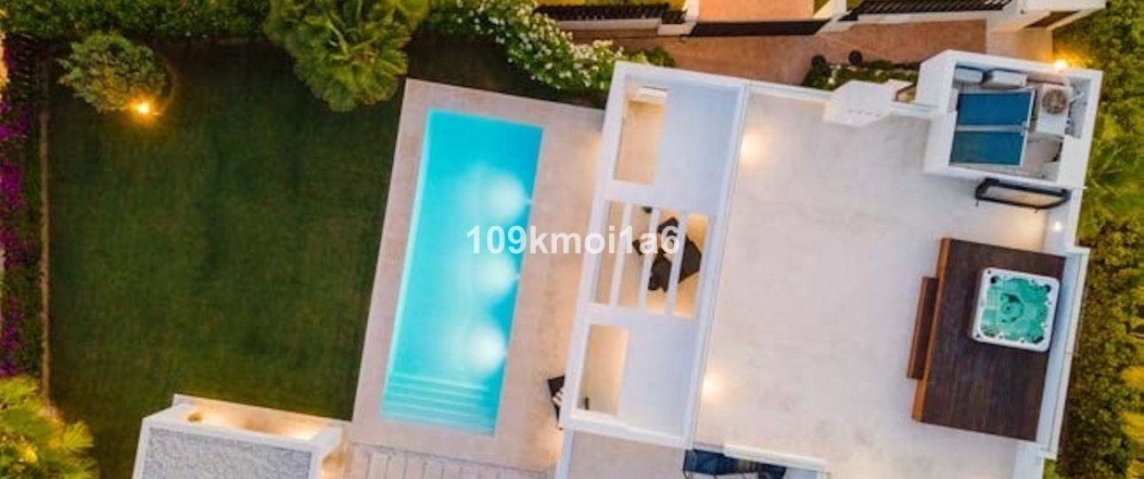 Resale - Villa - Marbella - Nueva Andalucía