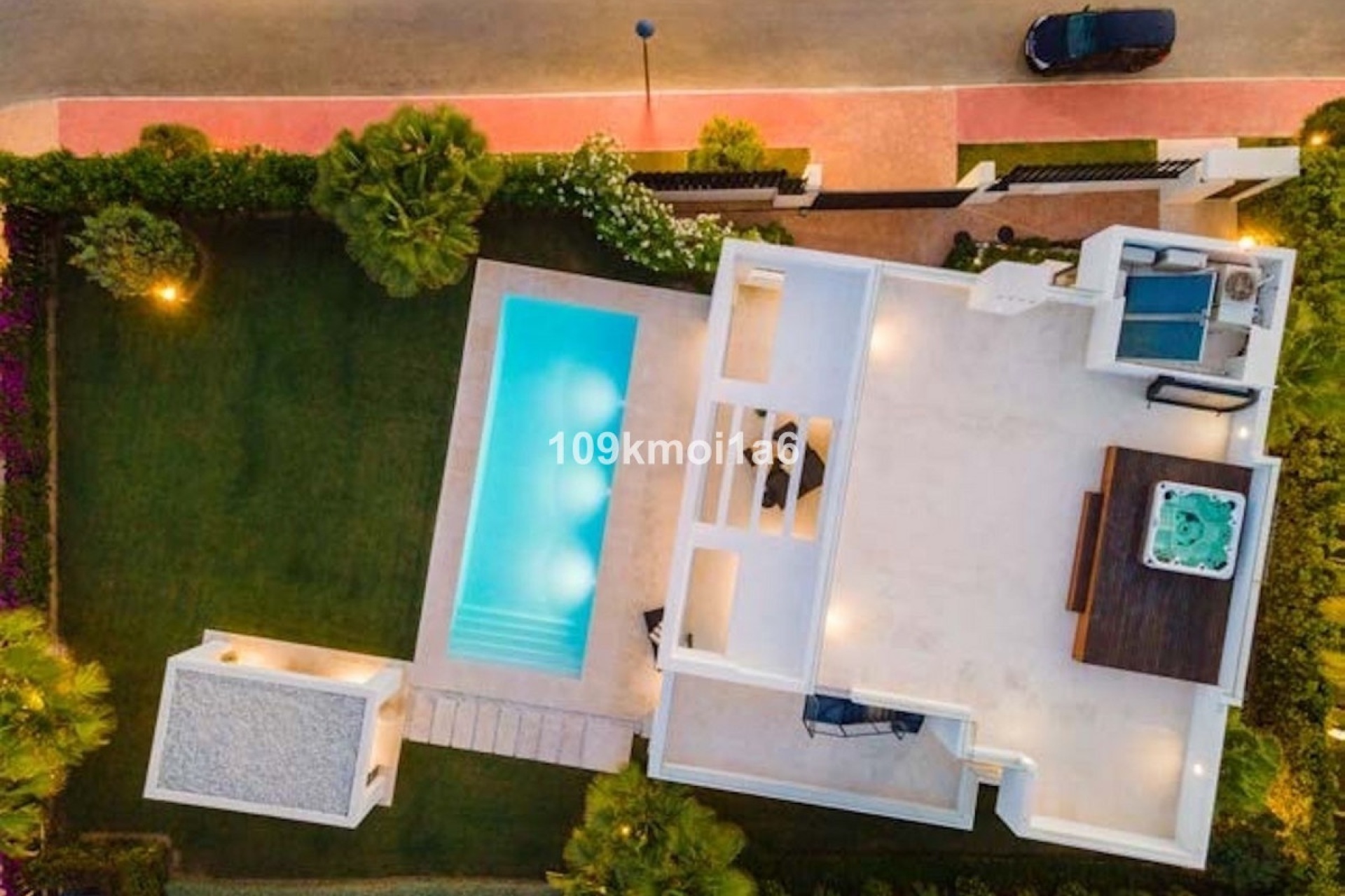 Resale - Villa - Marbella - Nueva Andalucía