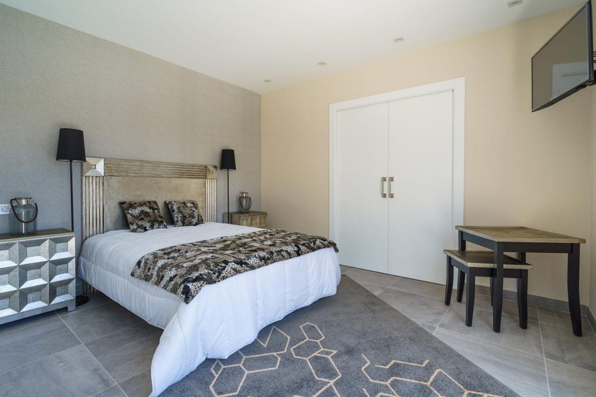 Resale - Villa - Marbella - Nueva Andalucía