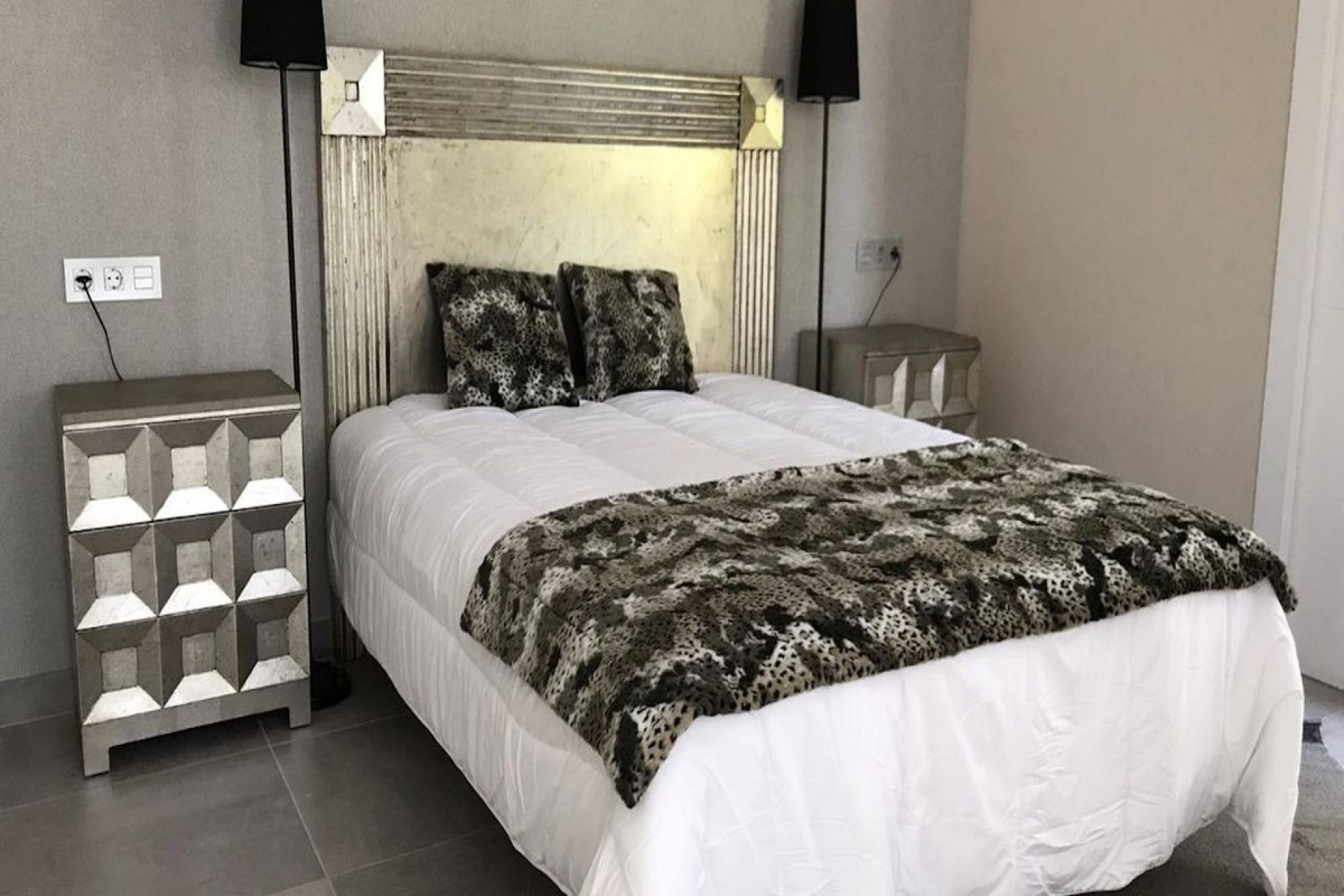 Resale - Villa - Marbella - Nueva Andalucía