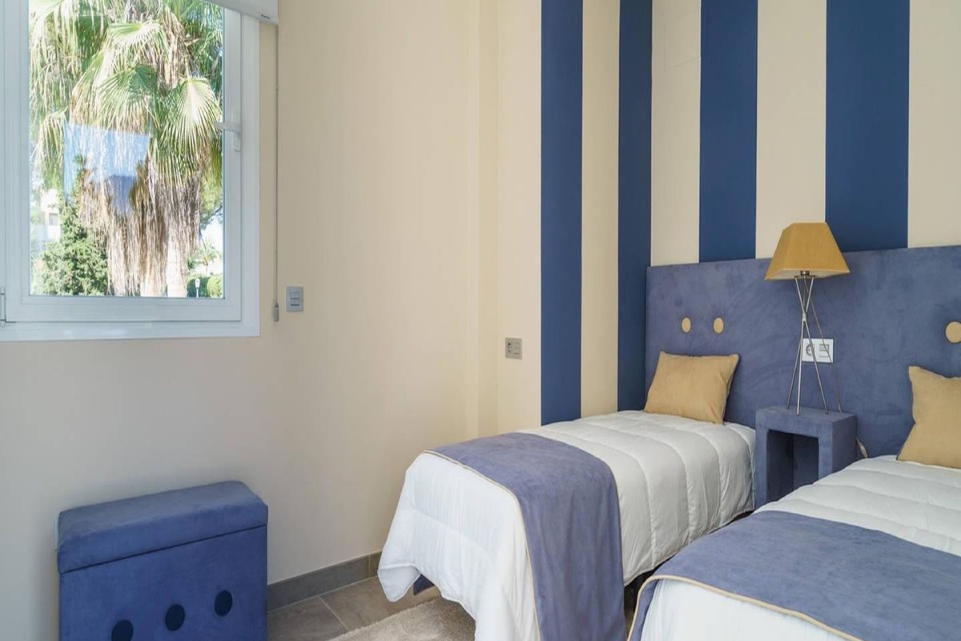 Resale - Villa - Marbella - Nueva Andalucía