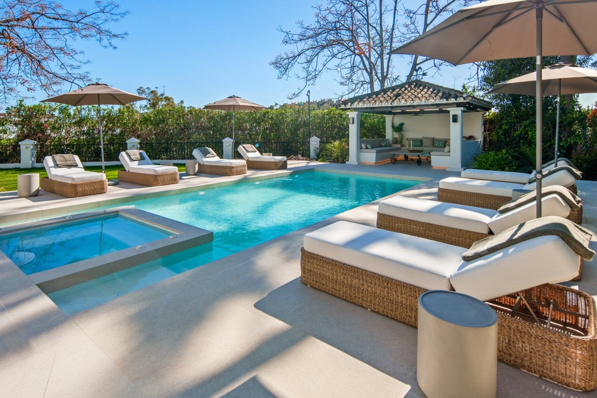 Resale - Villa - Marbella - Nueva Andalucía