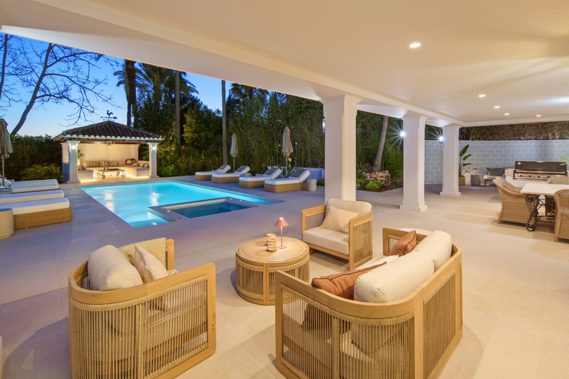 Resale - Villa - Marbella - Nueva Andalucía