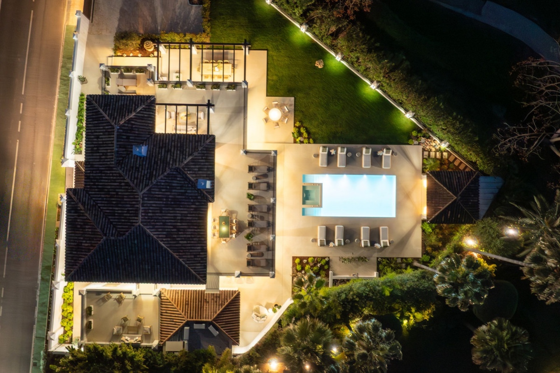 Resale - Villa - Marbella - Nueva Andalucía