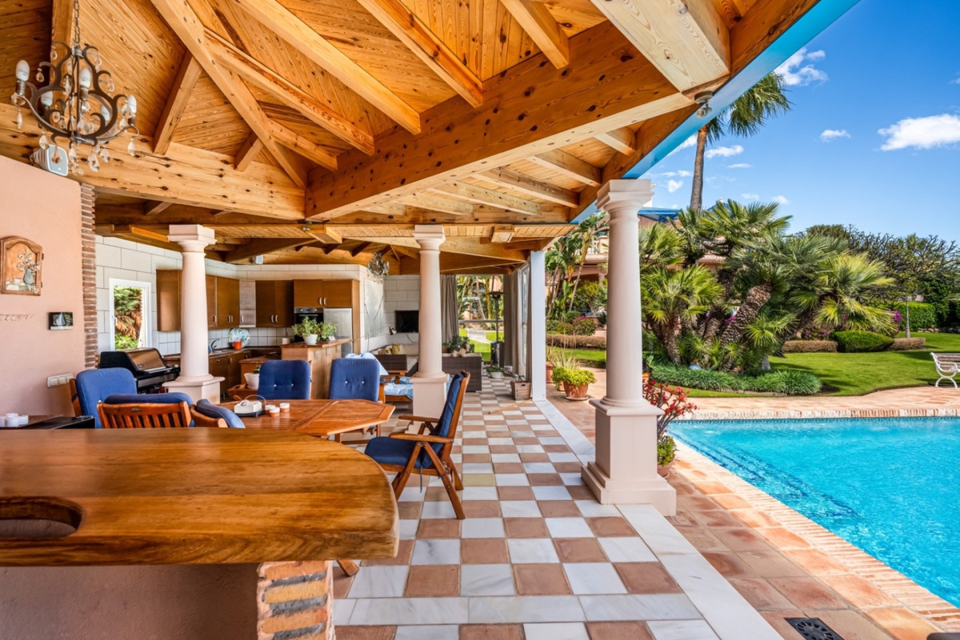 Resale - Villa - Marbella - Nueva Andalucía