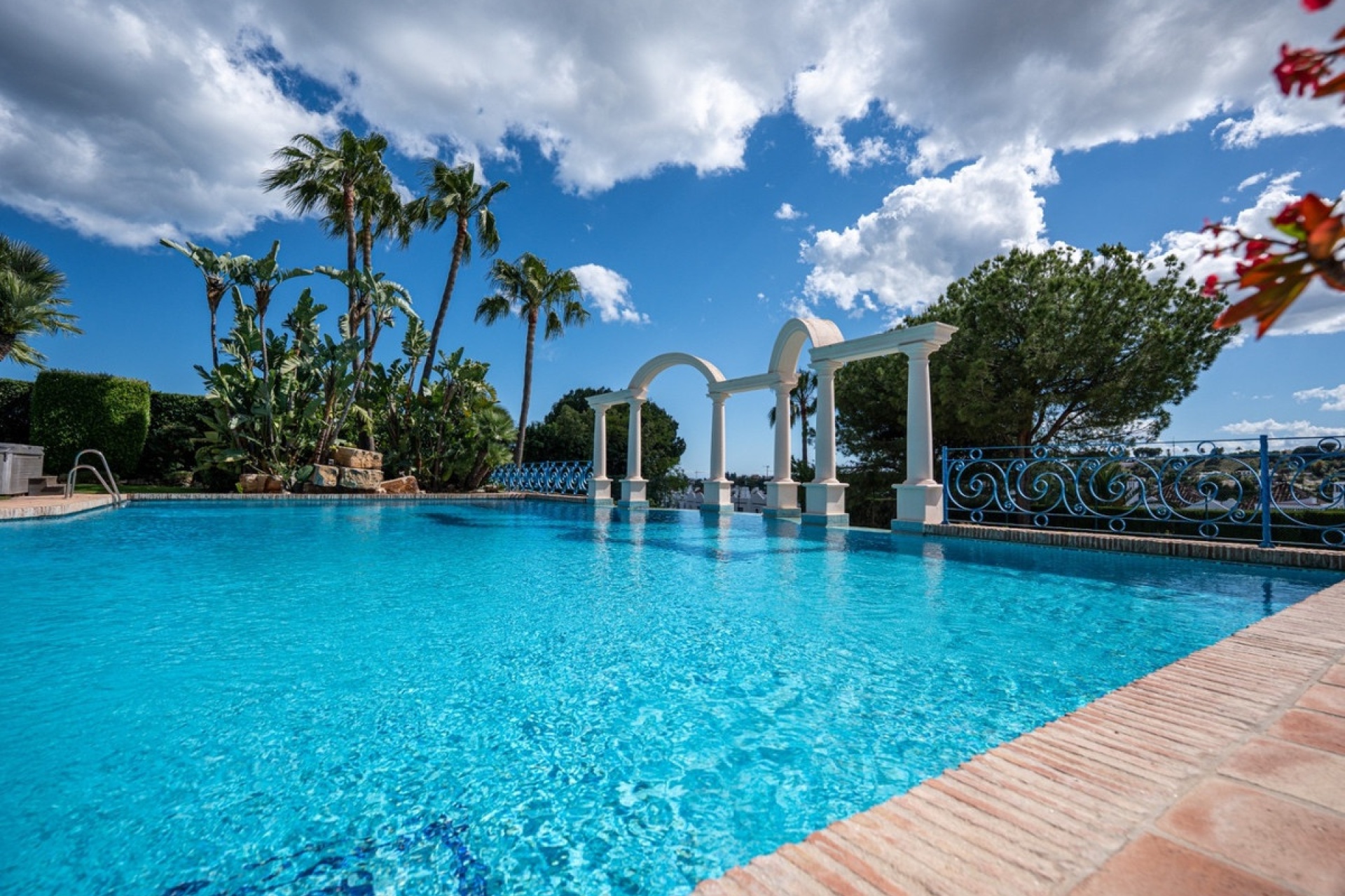 Resale - Villa - Marbella - Nueva Andalucía