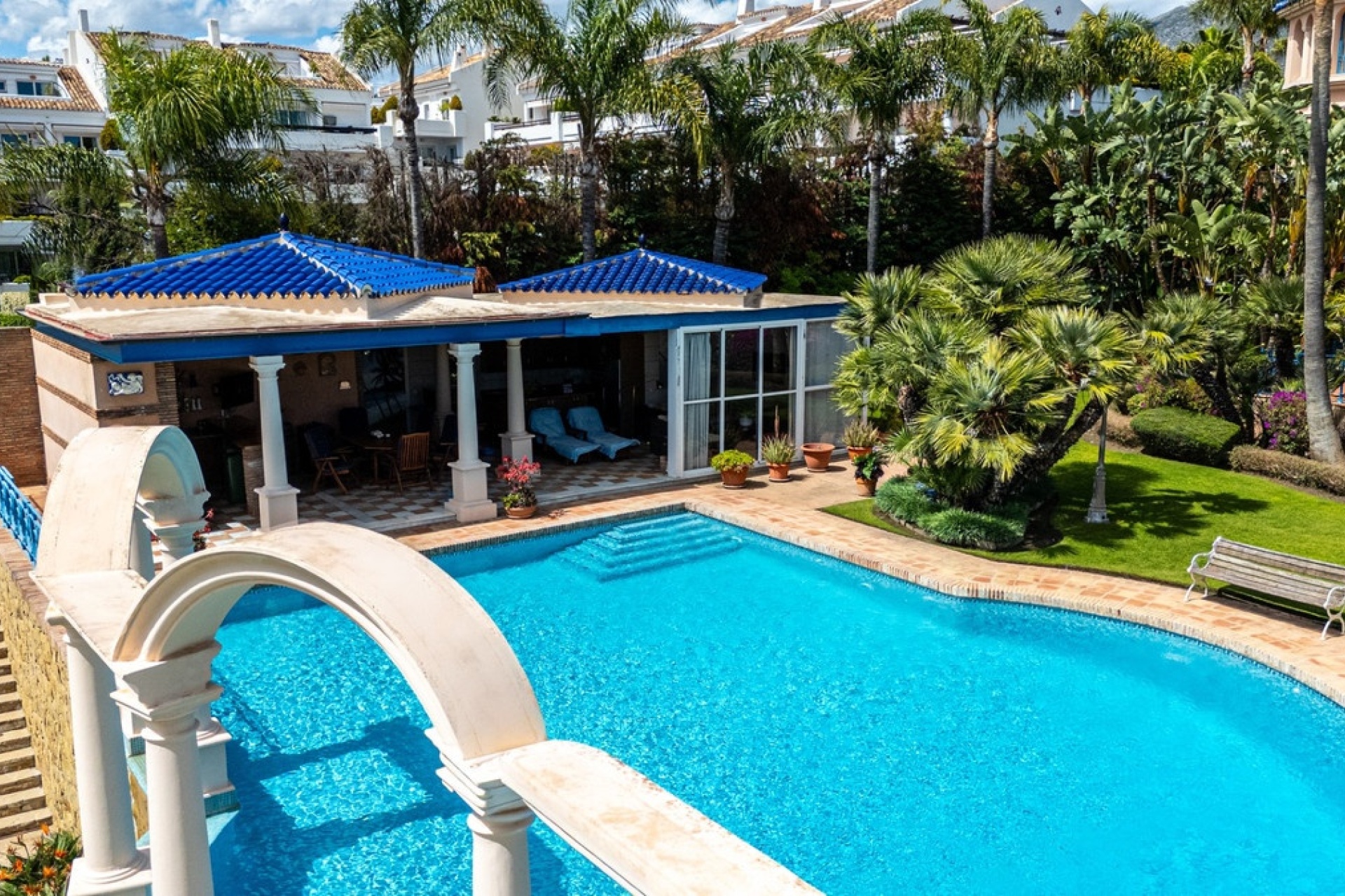 Resale - Villa - Marbella - Nueva Andalucía