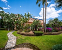 Resale - Villa - Marbella - Nueva Andalucía