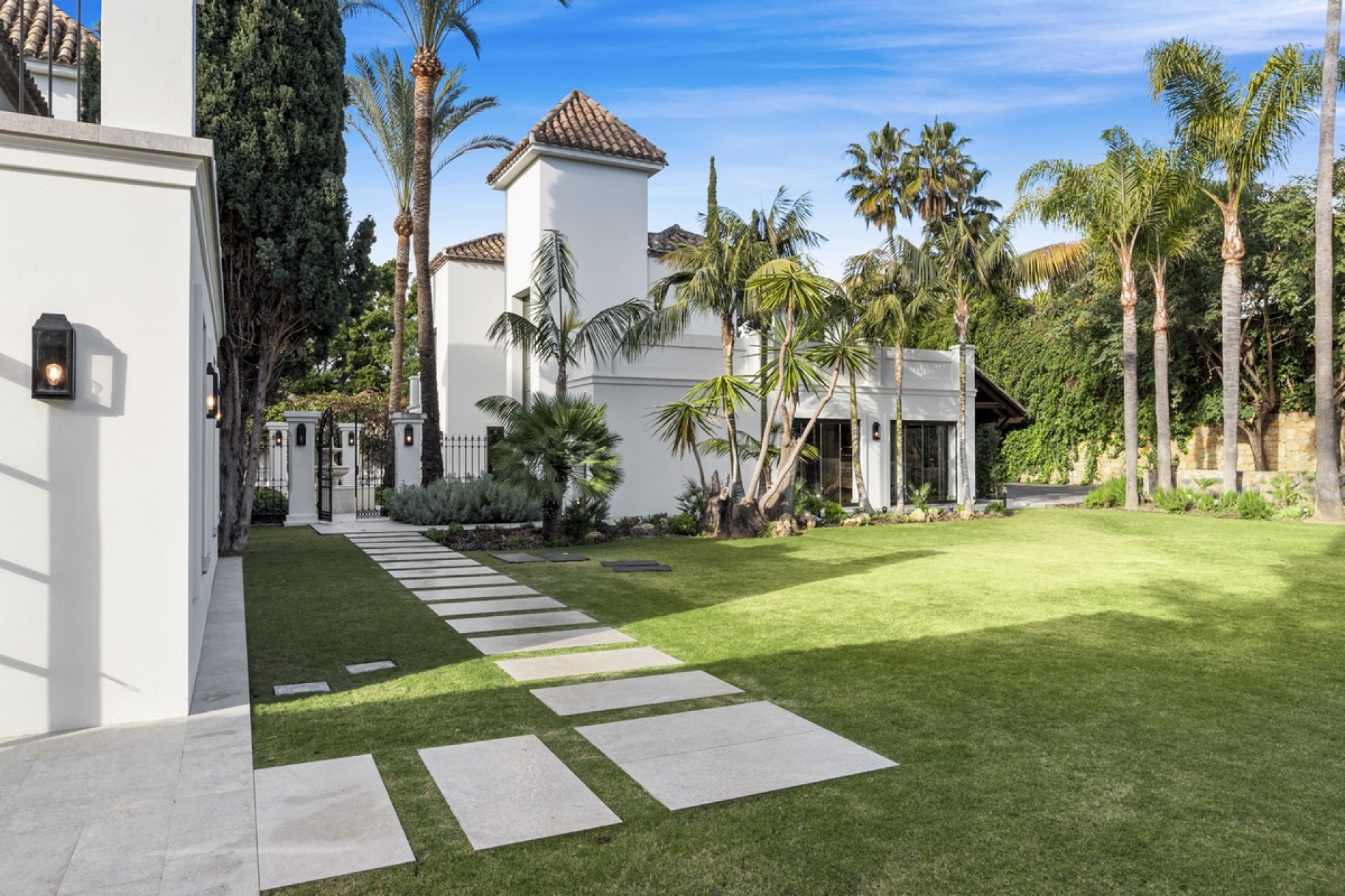 Resale - Villa - Marbella - Nueva Andalucía
