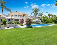 Resale - Villa - Marbella - Nueva Andalucía