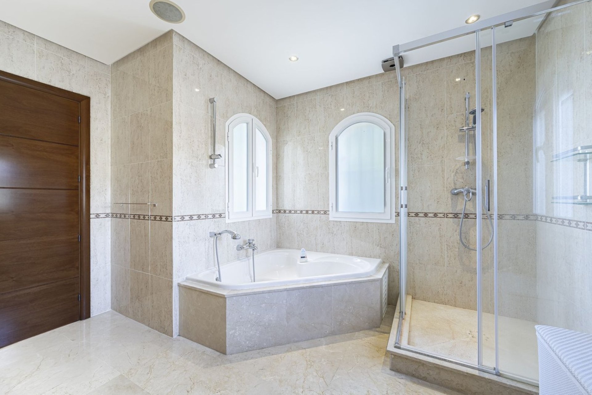 Resale - Villa - Marbella - Nueva Andalucía