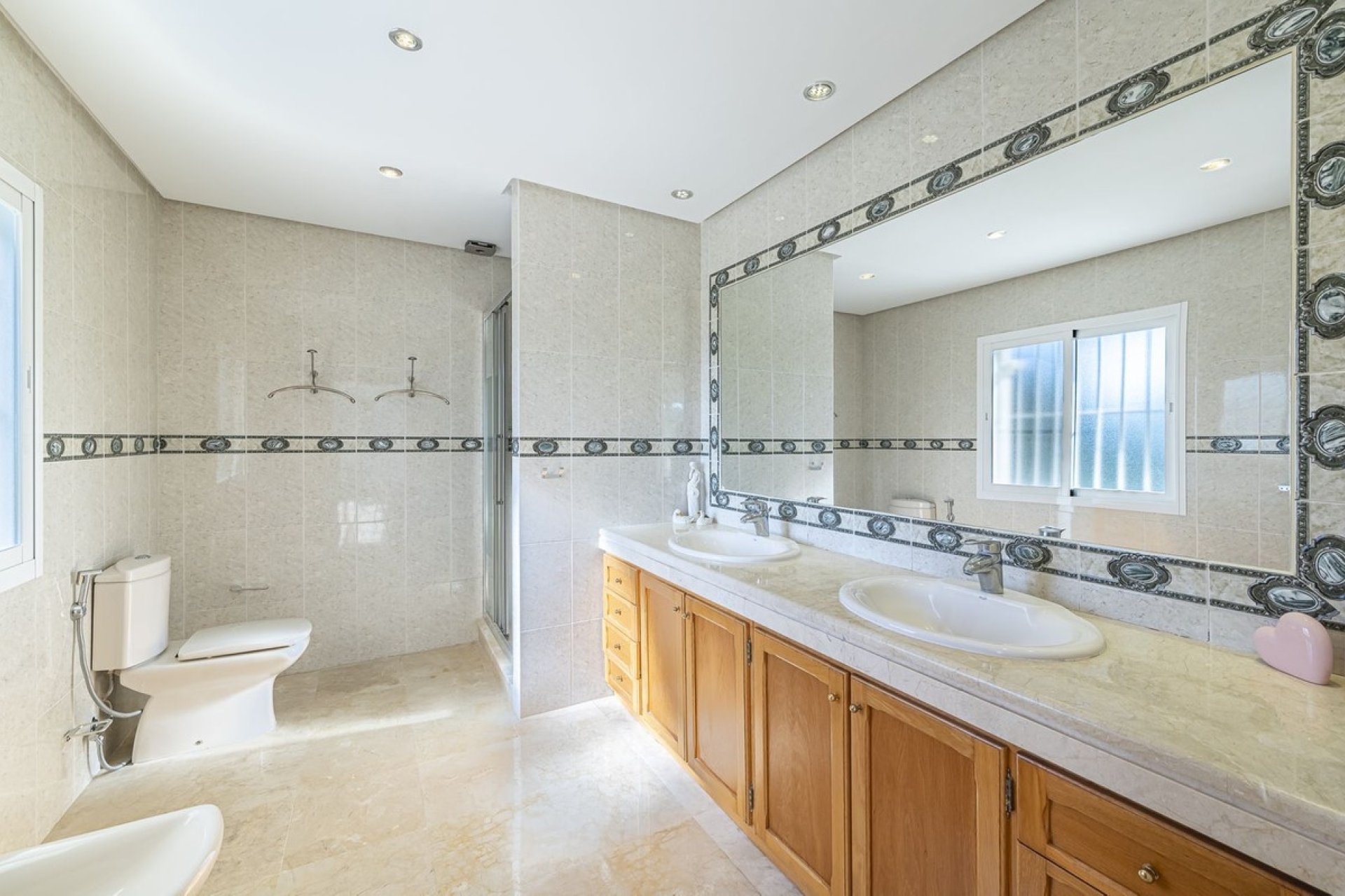 Resale - Villa - Marbella - Nueva Andalucía