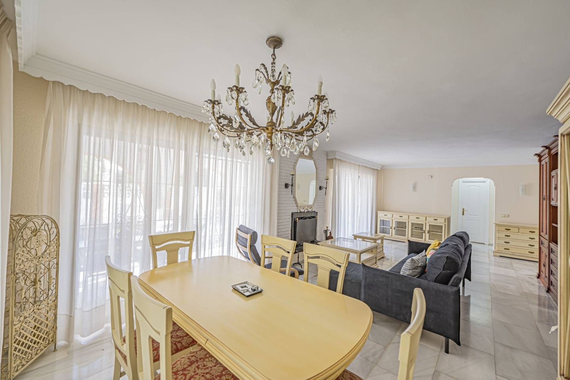 Resale - Villa - Marbella - Nueva Andalucía