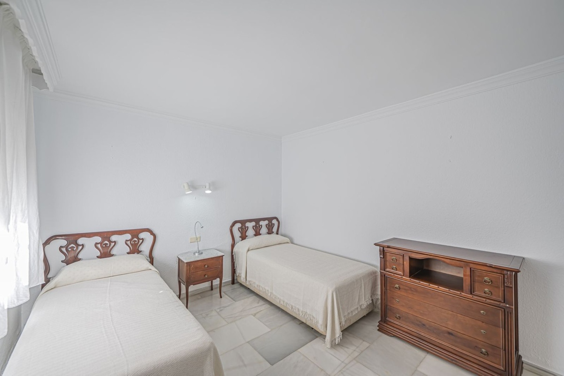 Resale - Villa - Marbella - Nueva Andalucía