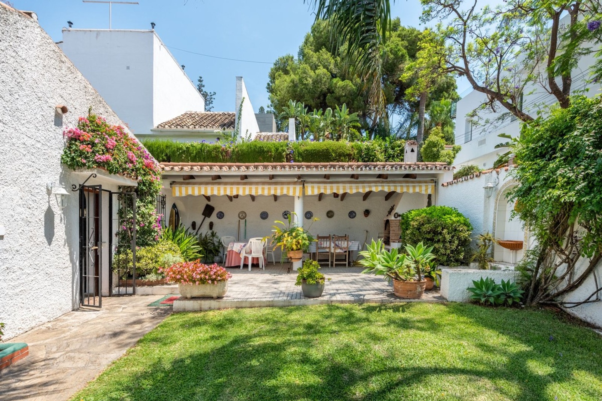 Resale - Villa - Marbella - Nueva Andalucía