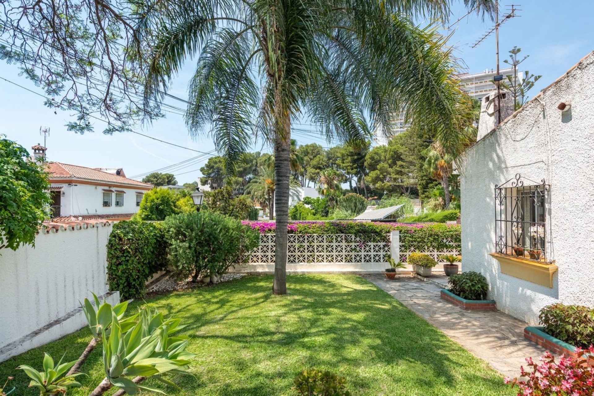 Resale - Villa - Marbella - Nueva Andalucía