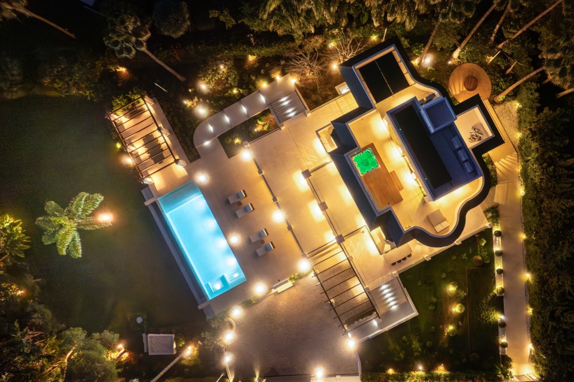 Resale - Villa - Marbella - Nueva Andalucía