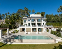 Resale - Villa - Marbella - Nueva Andalucía
