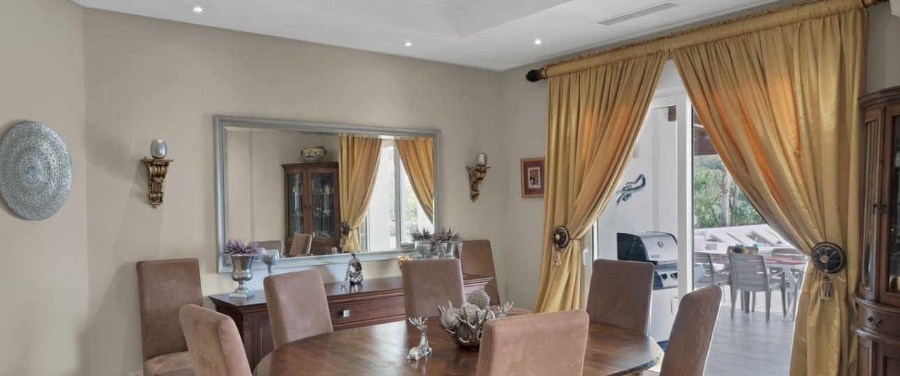 Resale - Villa - Marbella - Nueva Andalucía