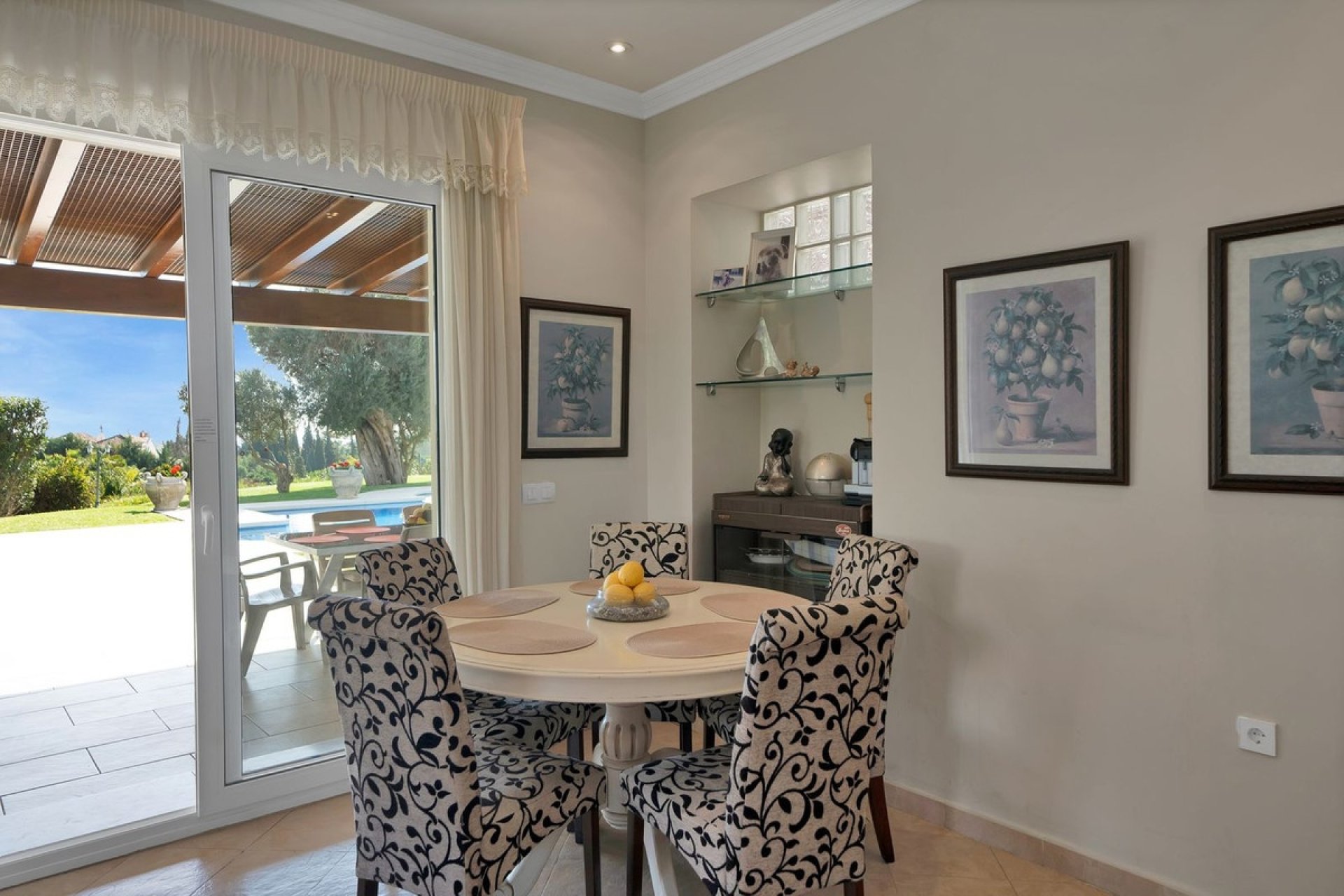 Resale - Villa - Marbella - Nueva Andalucía