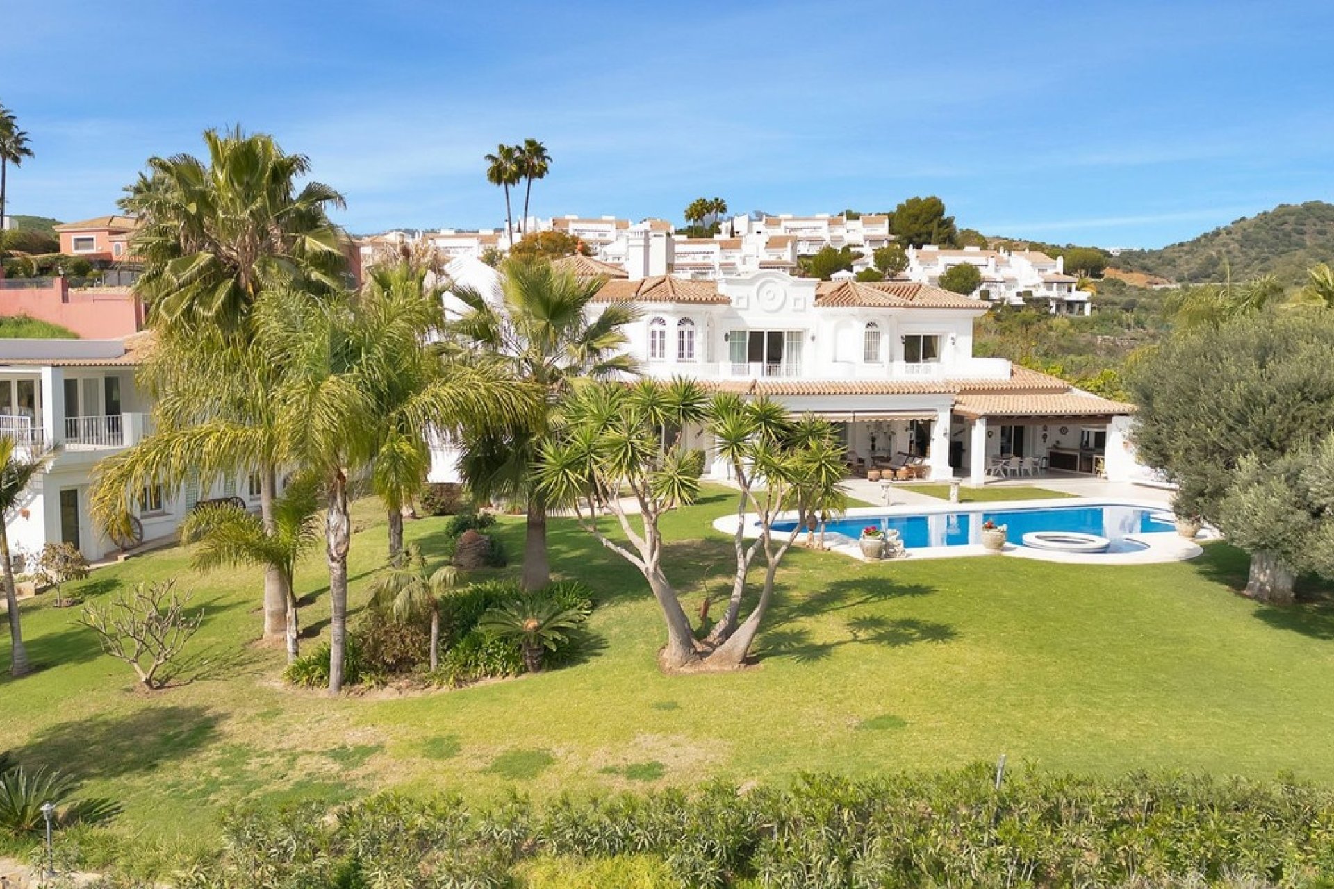 Resale - Villa - Marbella - Nueva Andalucía