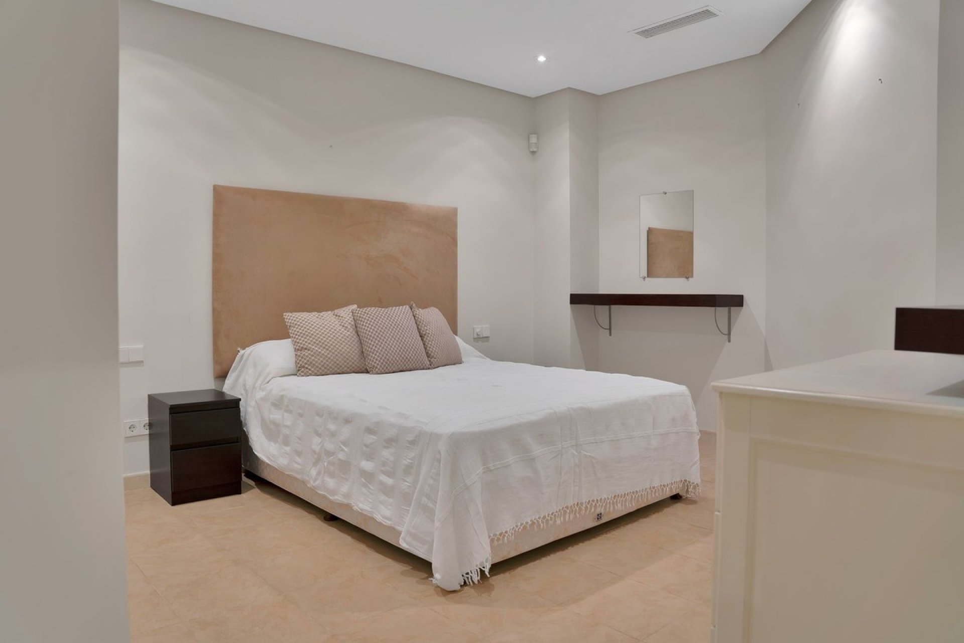 Resale - Villa - Marbella - Nueva Andalucía