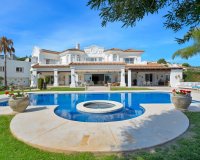 Resale - Villa - Marbella - Nueva Andalucía