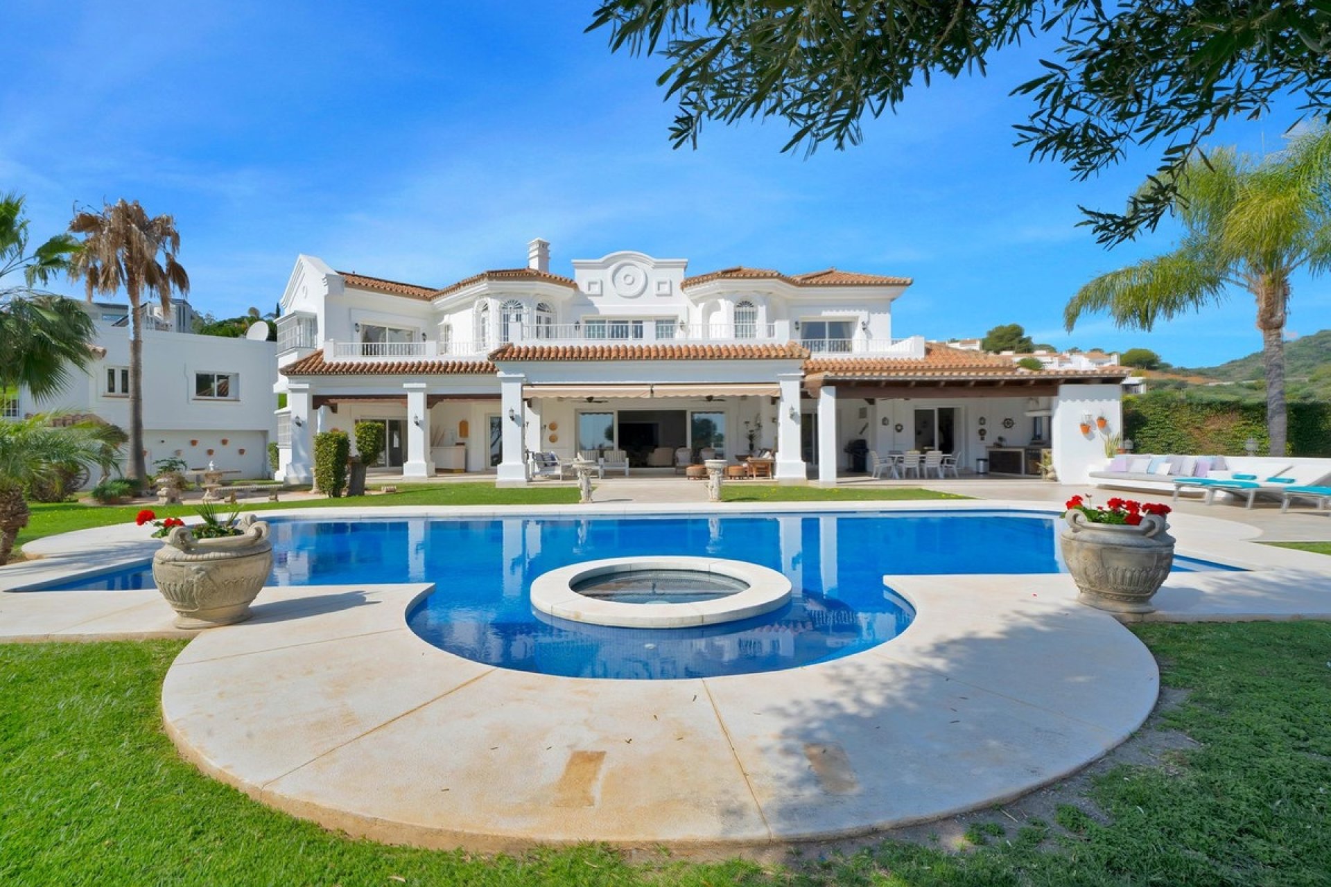 Resale - Villa - Marbella - Nueva Andalucía