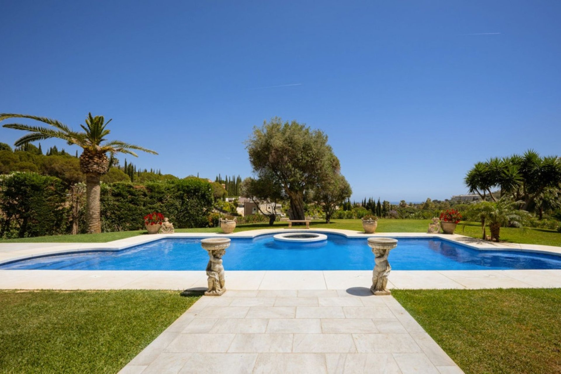 Resale - Villa - Marbella - Nueva Andalucía