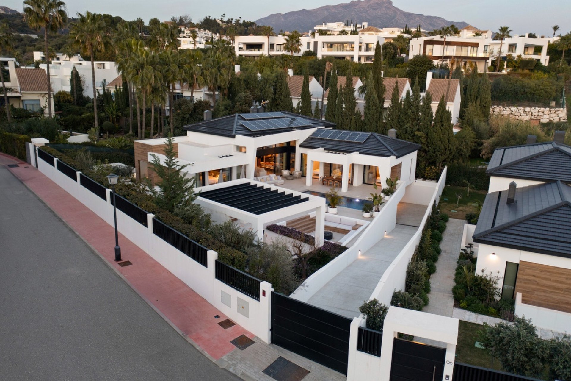 Resale - Villa - Marbella - Nueva Andalucía