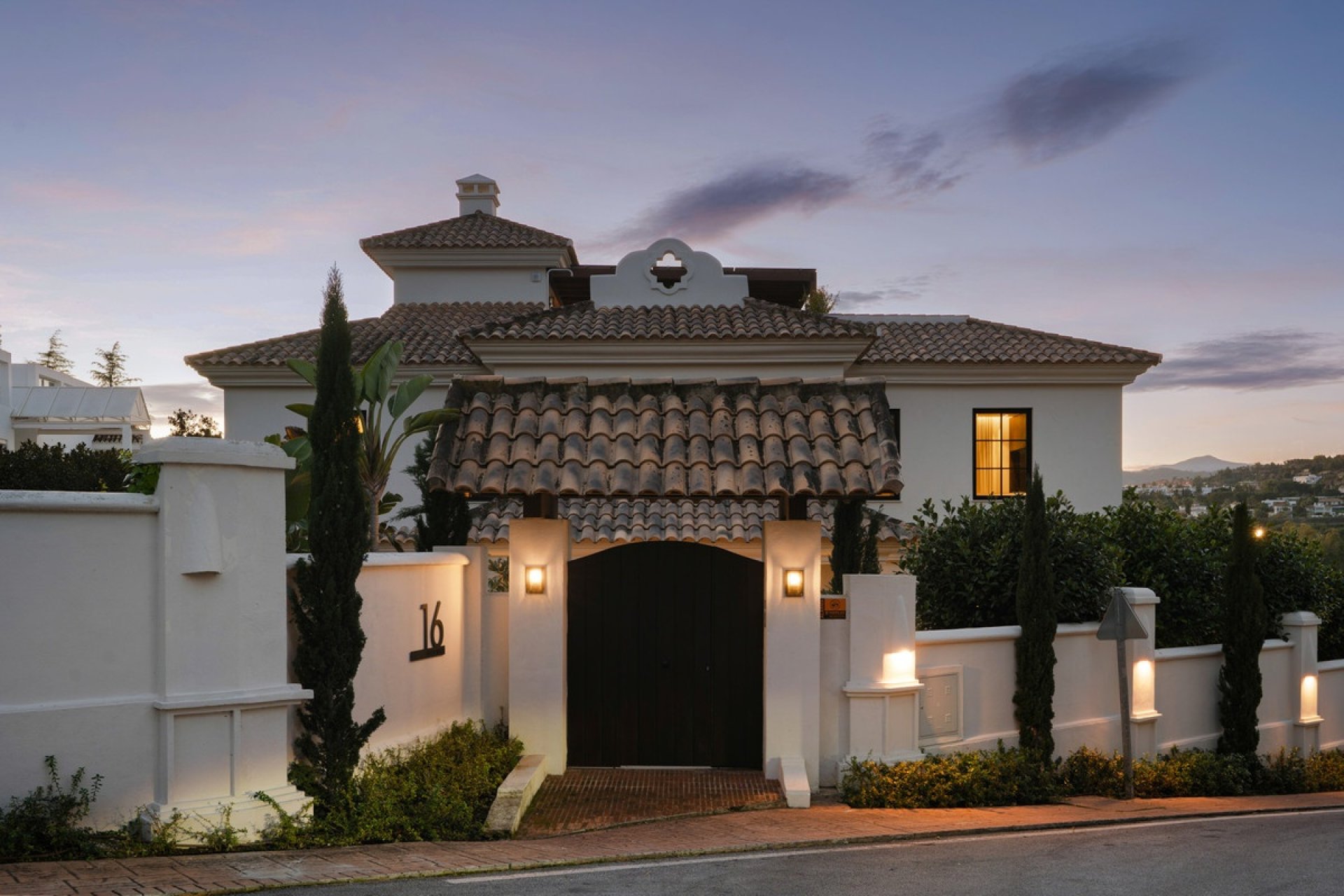 Resale - Villa - Marbella - Nueva Andalucía