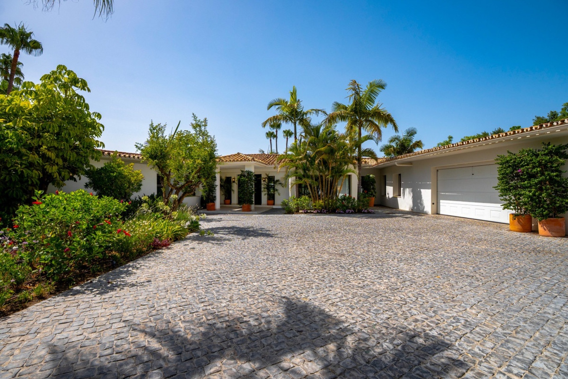 Resale - Villa - Marbella - Nueva Andalucía