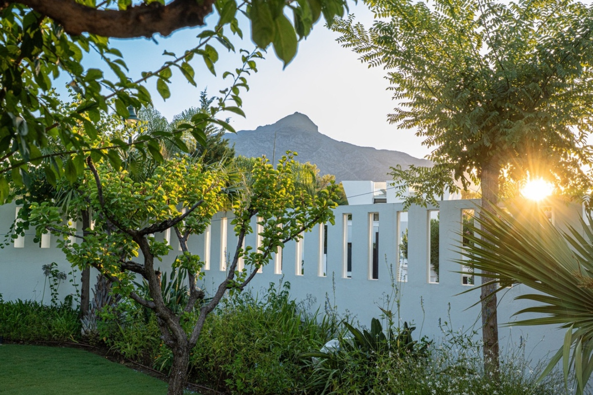 Resale - Villa - Marbella - Nueva Andalucía