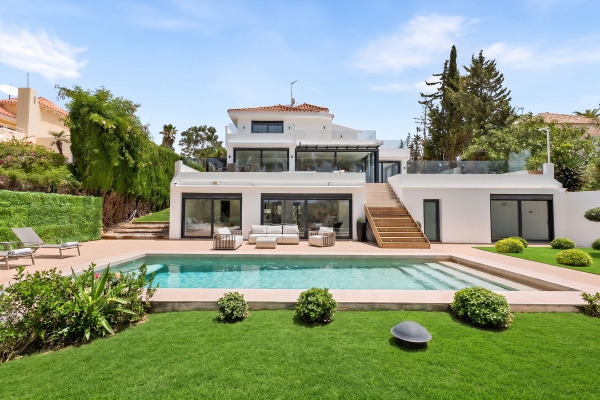 Resale - Villa - Marbella - Nueva Andalucía