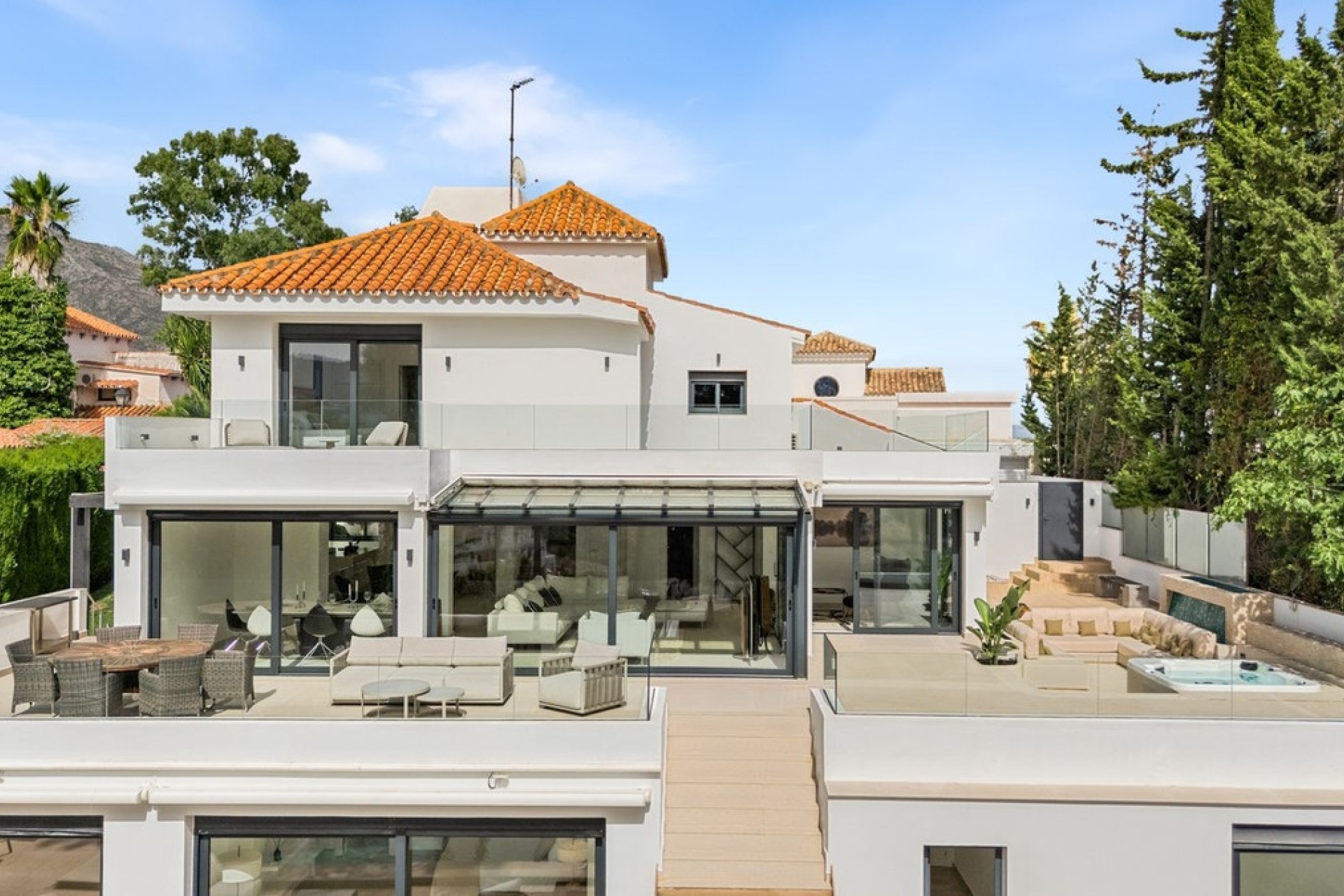 Resale - Villa - Marbella - Nueva Andalucía