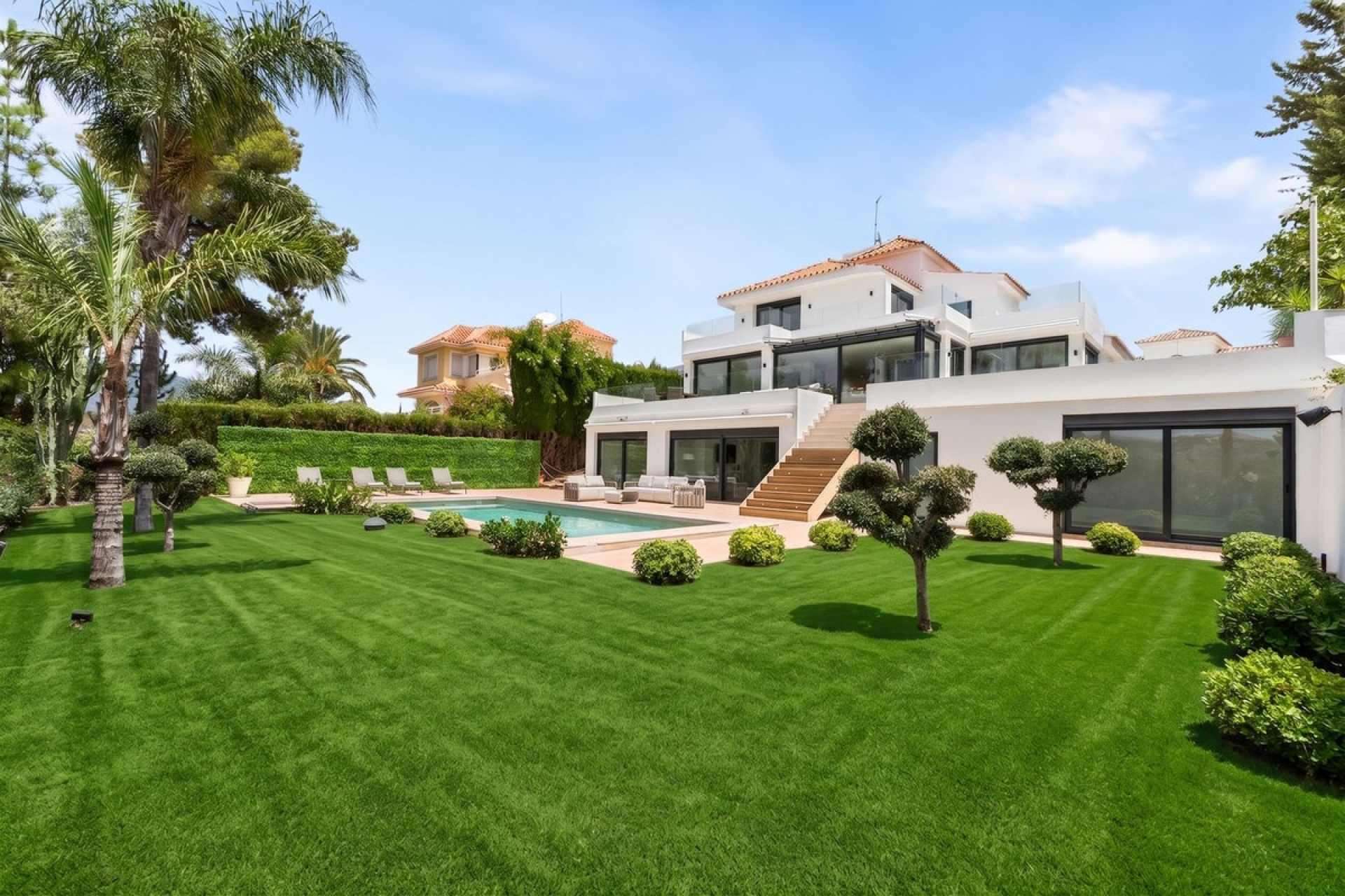 Resale - Villa - Marbella - Nueva Andalucía