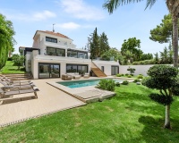 Resale - Villa - Marbella - Nueva Andalucía