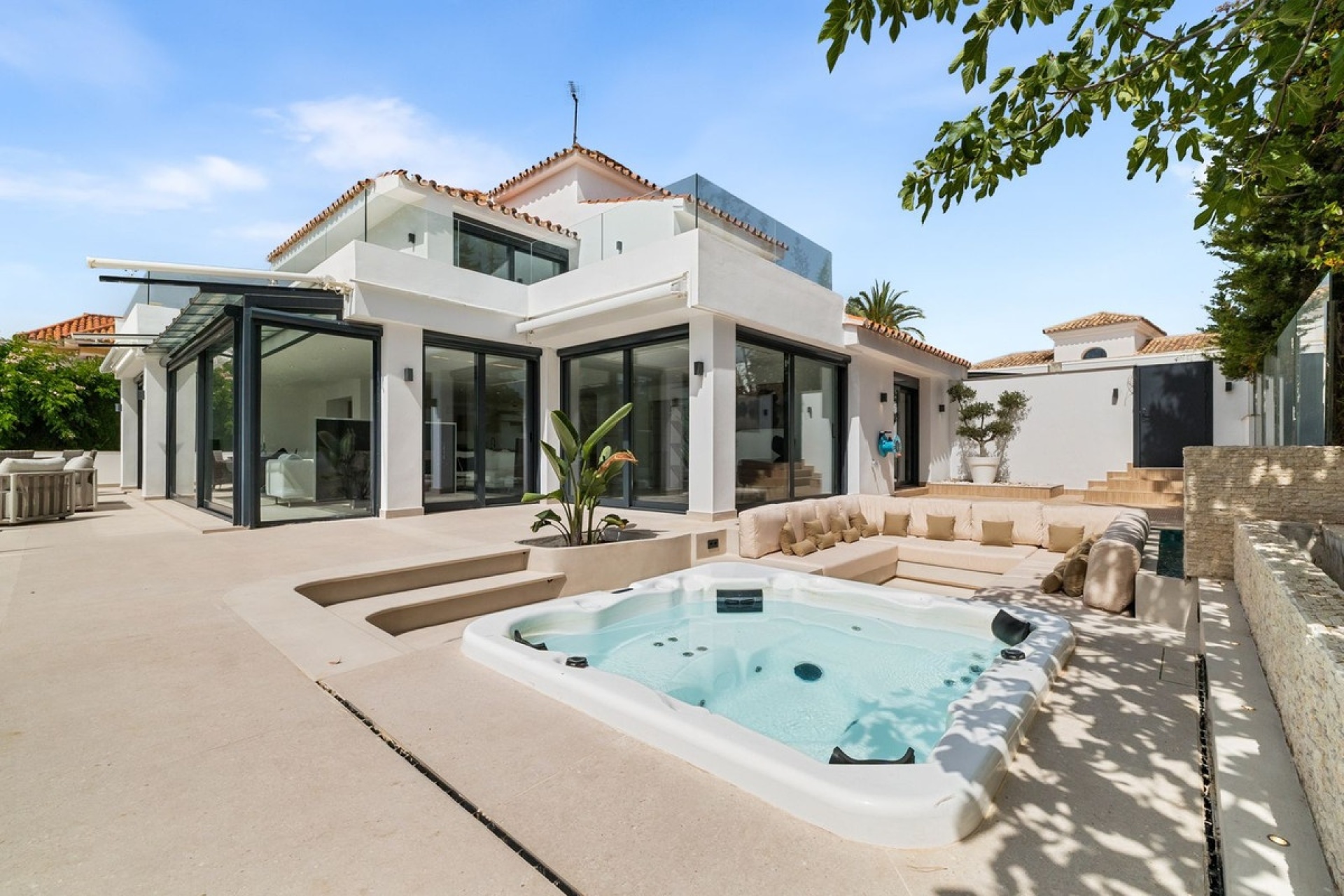 Resale - Villa - Marbella - Nueva Andalucía