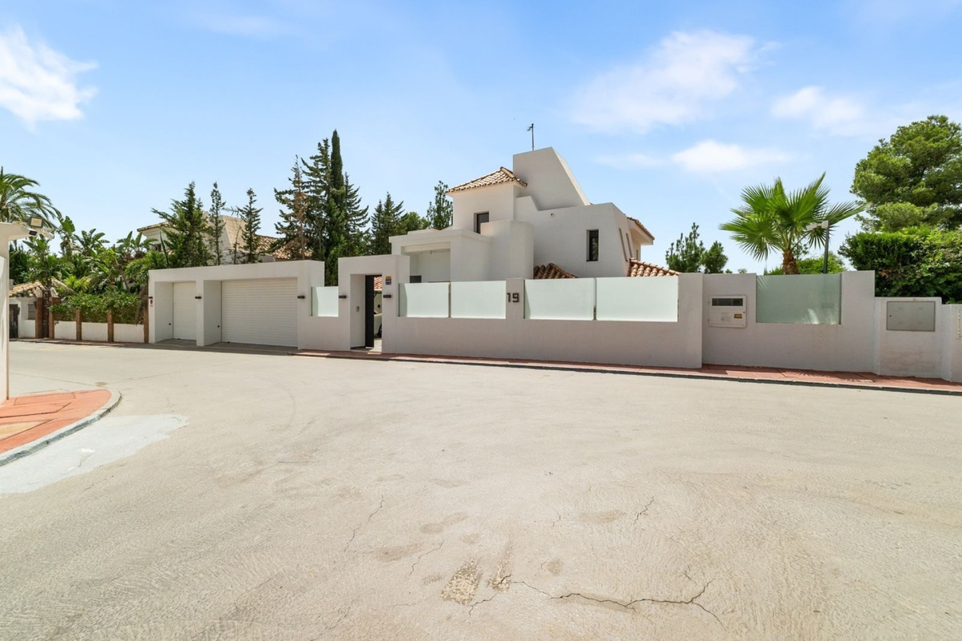 Resale - Villa - Marbella - Nueva Andalucía