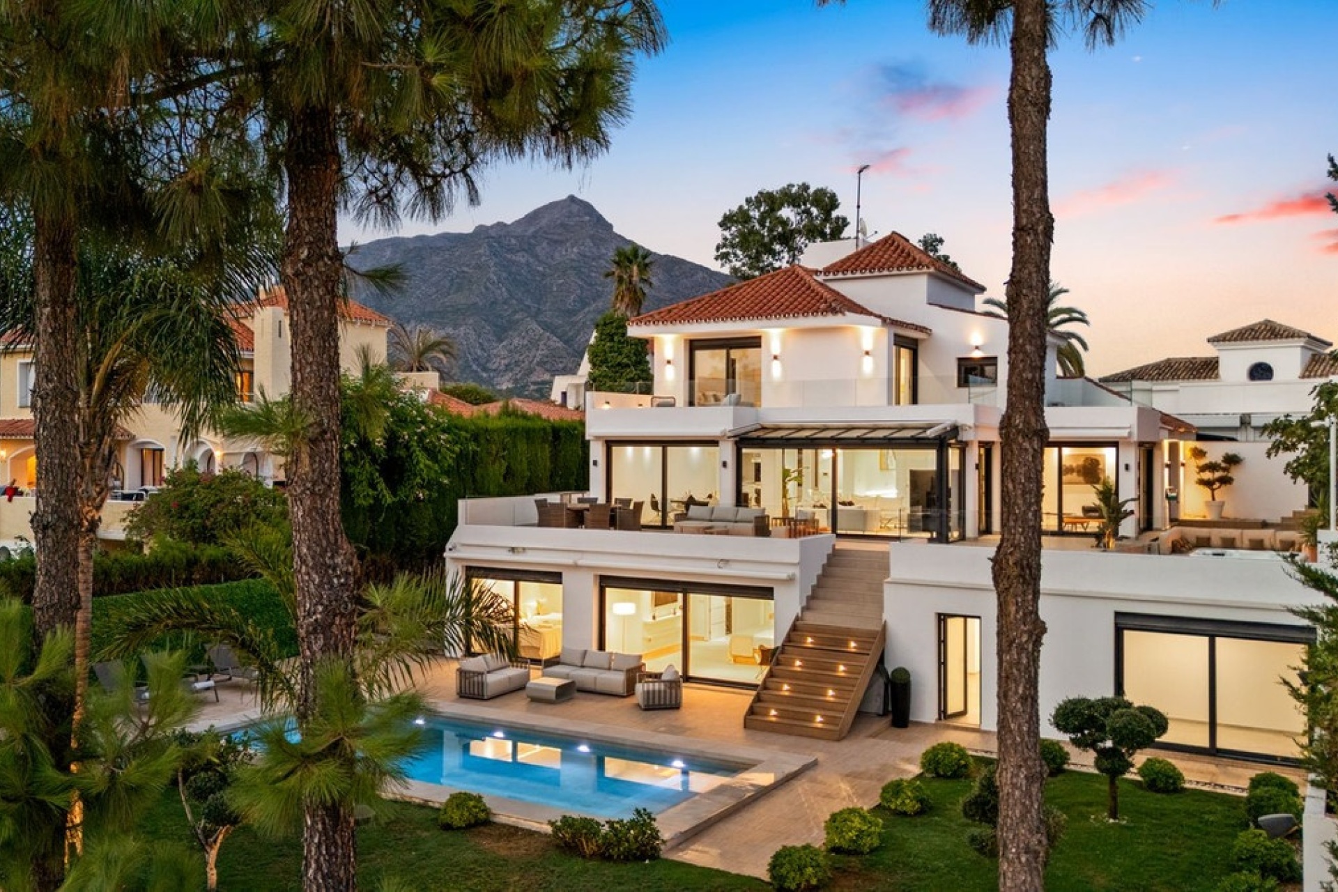 Resale - Villa - Marbella - Nueva Andalucía