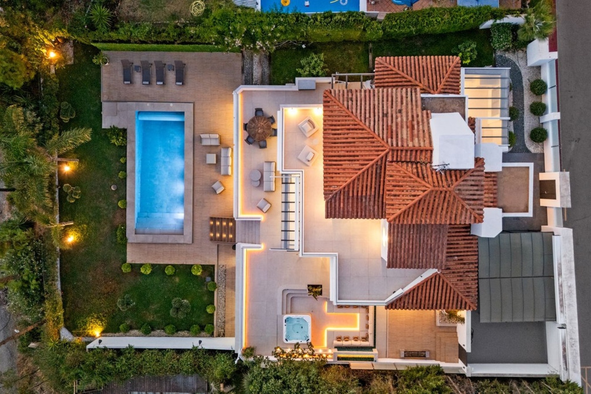 Resale - Villa - Marbella - Nueva Andalucía