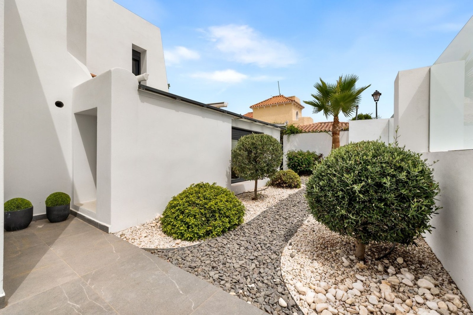 Resale - Villa - Marbella - Nueva Andalucía