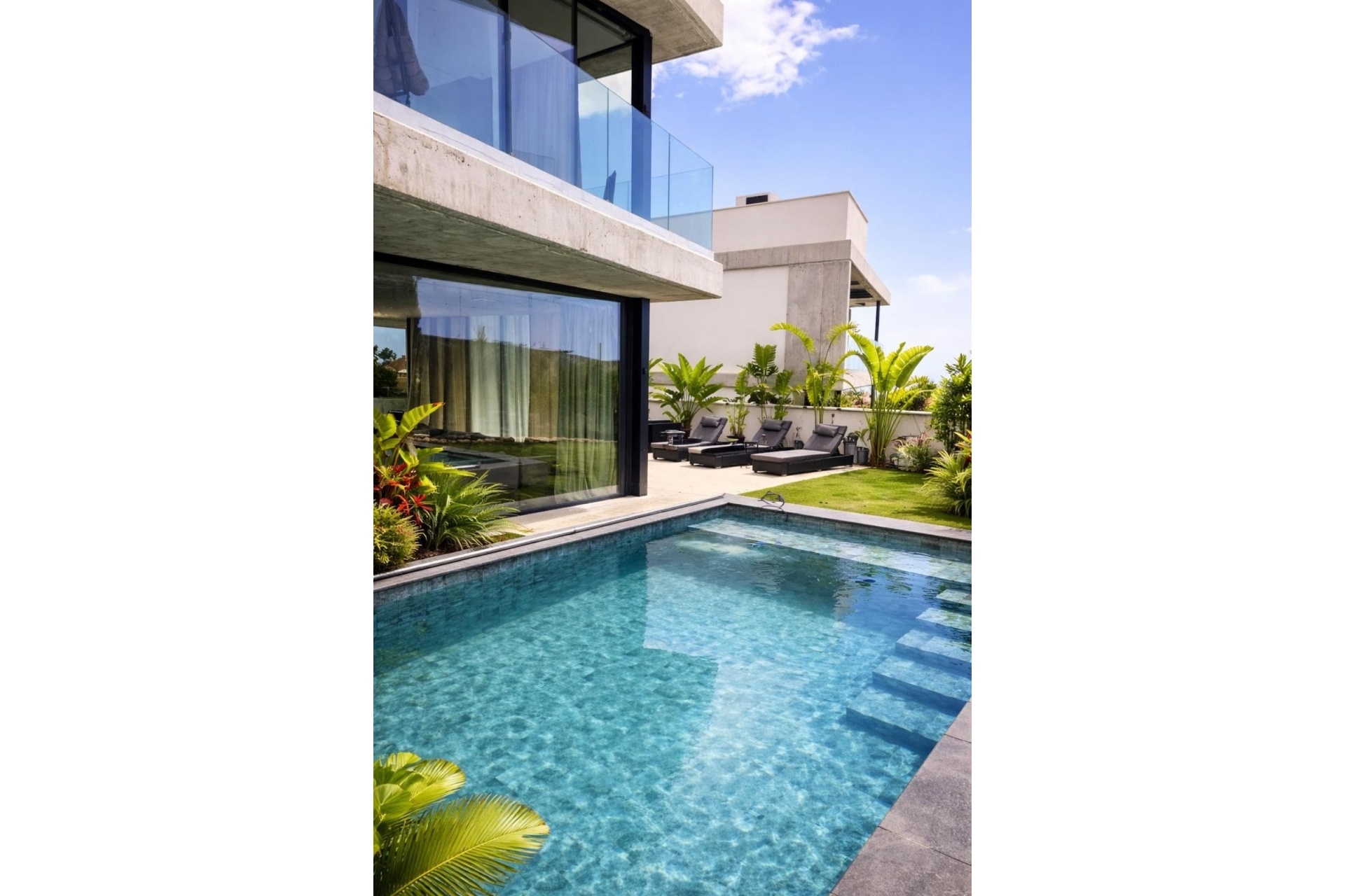Resale - Villa - Marbella - Nueva Andalucía